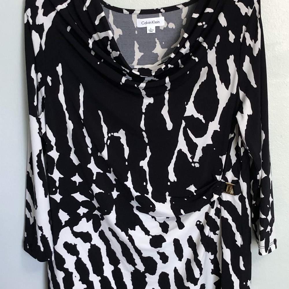 Calvin Klein Women's Black and White Top